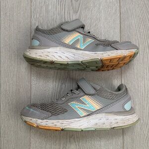 NEW BALANCE sneakers size 1.5 girls youth gray white peach blue Velcro